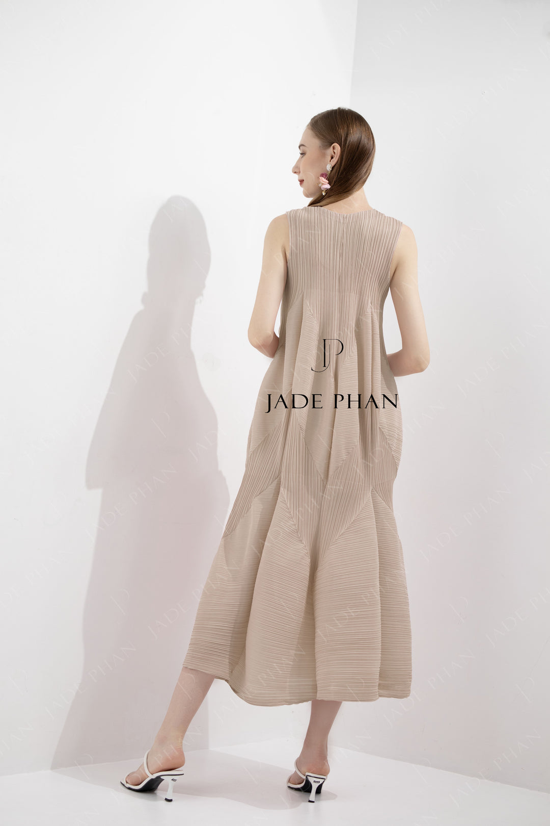 JEUNESSE Pleated Midi Dress - Passive