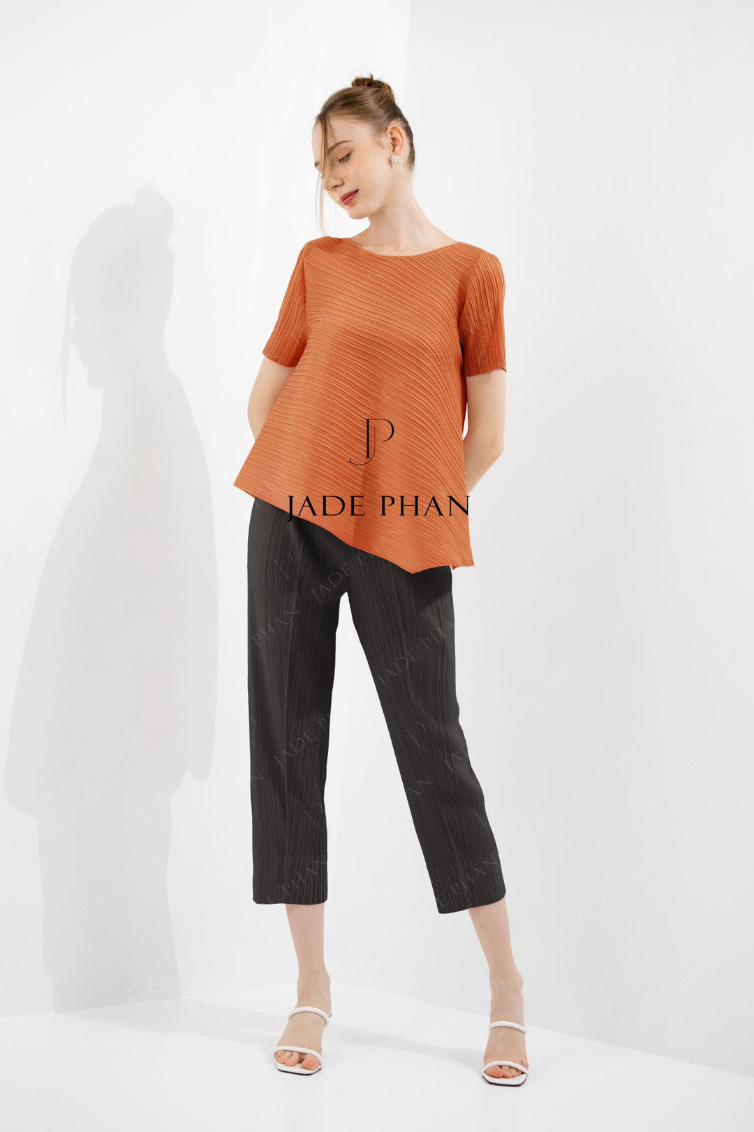 SET JENNIE Pleated Top Orange & DAISY Pleated Pants Grey