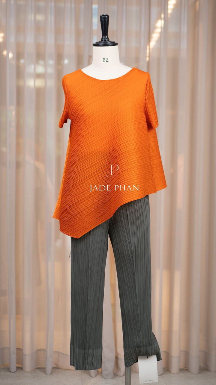 SET JENNIE Pleated Top Orange & DAISY Pleated Pants Grey