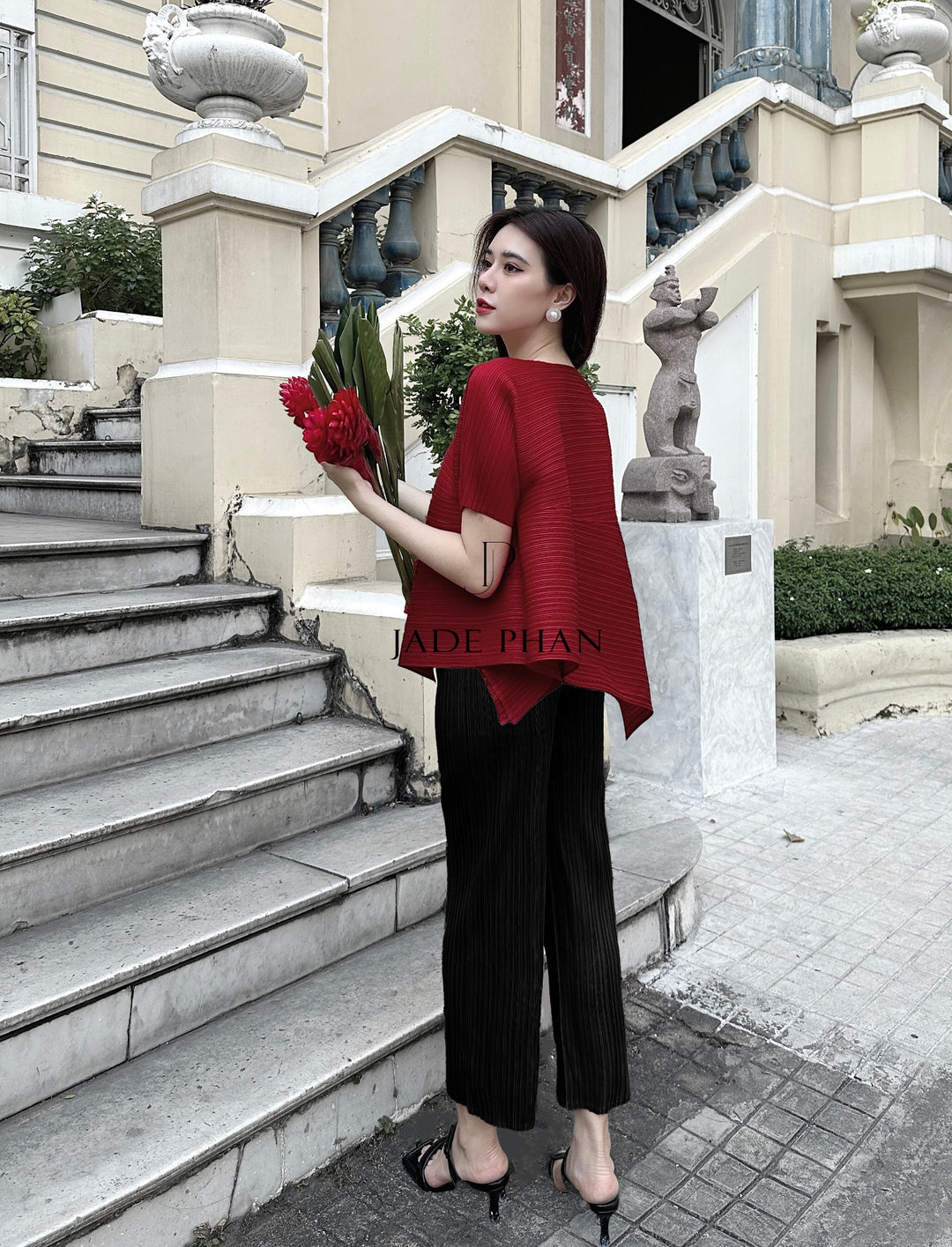 Set KATLE Pleated Top Burgundy & Amour Pleated Pant Black