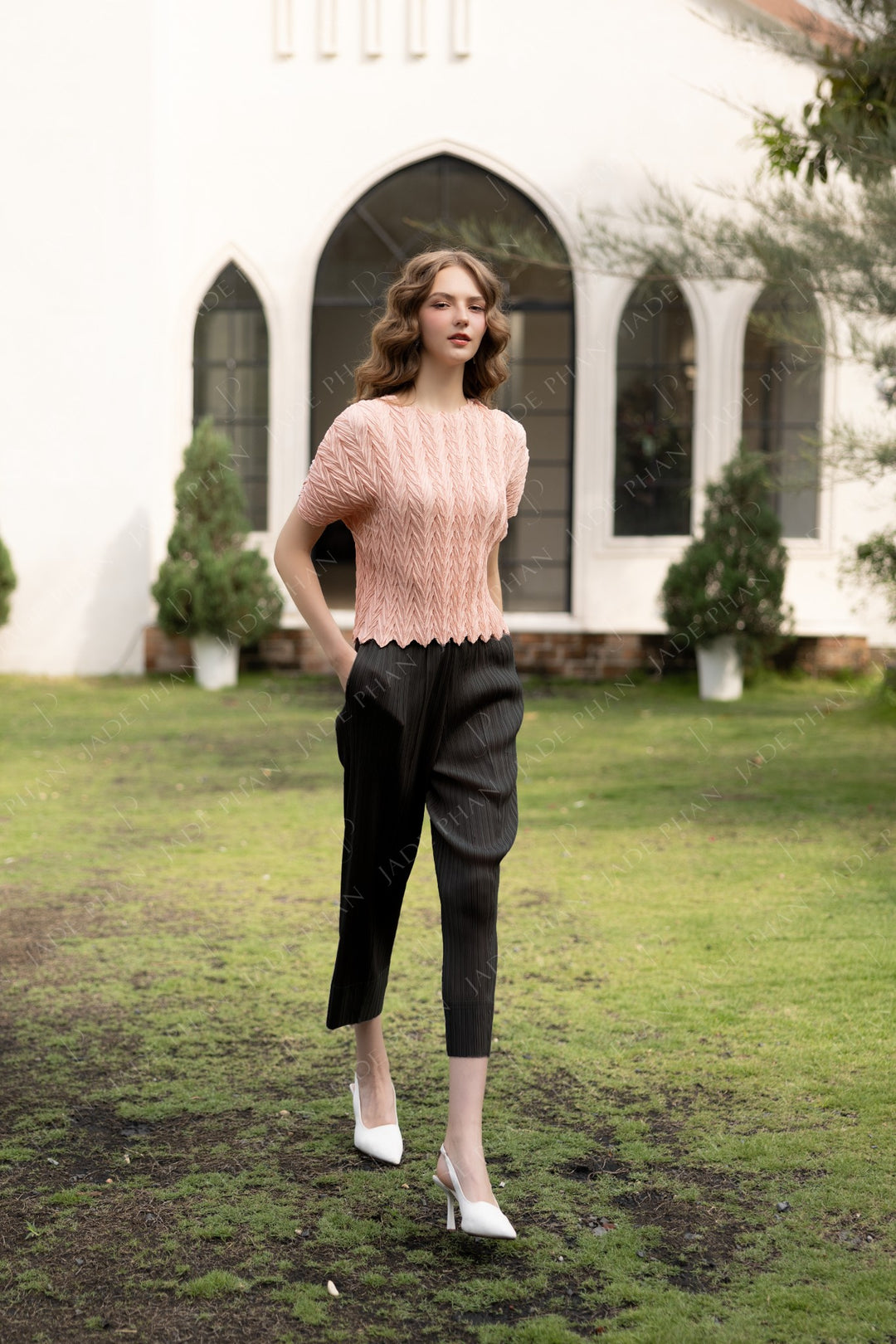 SET VERA Pleated Top Pink & Daisy Pleated Pant Black