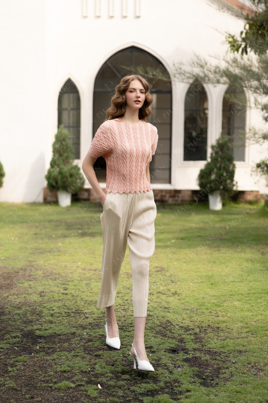 SET VERA Pleated Top Pink & Daisy Pleated Pant White