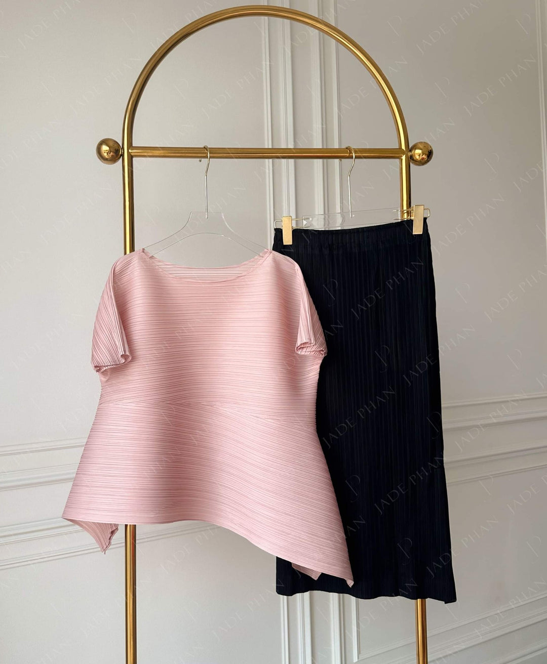 Set KATLE Pleated Top Pink & AUDORA Pleated Skirt