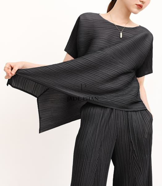 Katle Pleated Top