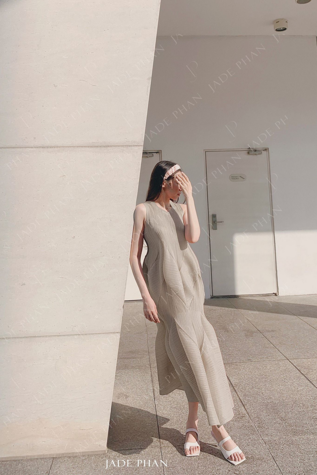 JEUNESSE Pleated Midi Dress - Passive